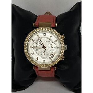 Michael Kors MK5820 Women's Leather Analog White Dial Quartz Genuine Watch XX487